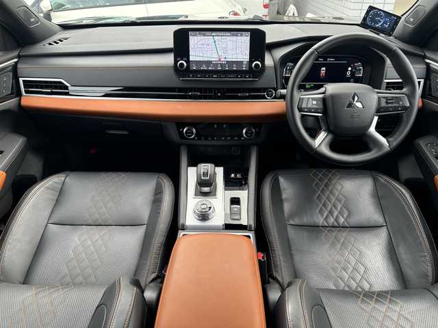 三菱 アウトランダー ＰＨＥＶ P 愛知県 2022(令4)年 4万km ブラックダイヤモンド /禁煙//ワンオーナー//BOSEサウンド//ラリーアートエアロ（フロント・サイド・リア）//純正２０AW//マイパイロット//純正ナビ//BT/フルセグ/USB/AppleCarPlay/AndroidAuto/TVキャンセラー//バックカメラ//全方位モニター//デジタルインナーミラー（ALPINE）//前後ドライブレコーダー（ALPINE）//ETC2.0//黒革シート//シートヒーター（前席）//メモリー機能付きパワーシート（前席）//レーダー探知機//ACC/PCS/LTA/HUD/ASC//レインセンサー//置くだけ充電//100V//電動リアゲート//パドルシフト//電子制御パーキングブレーキ//ブレーキホールド//LEDオートライト//LEDフォグランプ//オートリトラウィンカーミラー//本革巻きステアリング//ステアリングヒーター//ステアリングスイッチ//ルーフレール//純正フロアマット//純正ドアバイザー//スペアスマートキー//新車時保証書//取扱説明書//充電ケーブル有