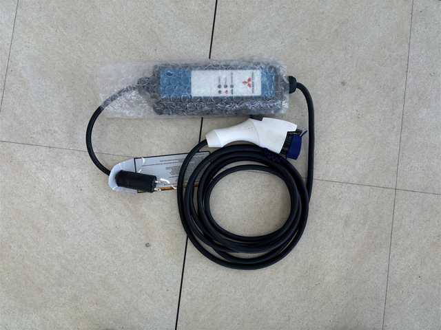 三菱 アウトランダー ＰＨＥＶ P 愛知県 2022(令4)年 4万km ブラックダイヤモンド /禁煙//ワンオーナー//BOSEサウンド//ラリーアートエアロ（フロント・サイド・リア）//純正２０AW//マイパイロット//純正ナビ//BT/フルセグ/USB/AppleCarPlay/AndroidAuto/TVキャンセラー//バックカメラ//全方位モニター//デジタルインナーミラー（ALPINE）//前後ドライブレコーダー（ALPINE）//ETC2.0//黒革シート//シートヒーター（前席）//メモリー機能付きパワーシート（前席）//レーダー探知機//ACC/PCS/LTA/HUD/ASC//レインセンサー//置くだけ充電//100V//電動リアゲート//パドルシフト//電子制御パーキングブレーキ//ブレーキホールド//LEDオートライト//LEDフォグランプ//オートリトラウィンカーミラー//本革巻きステアリング//ステアリングヒーター//ステアリングスイッチ//ルーフレール//純正フロアマット//純正ドアバイザー//スペアスマートキー//新車時保証書//取扱説明書//充電ケーブル有