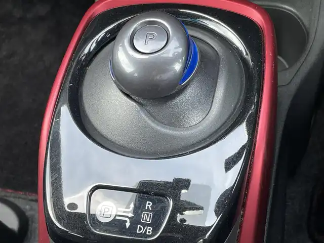 日産 ノート e－パワー ニスモ 佐賀県 2018(平30)年 4.8万km ダークメタルグレー 純正メモリナビ/フルセグTV CD DVD SD Bluetooth/アラウンドビューモニター/ドライブレコーダー/ETC/低速衝突軽減ブレーキ機能/インテリジェントルームミラー/レーンキープアシスト/NISMOスポーツシート/ステアリングリモコン/純正LEDヘッドライト/前後コーナーセンサー/NISMOフロアマット/純正16インチアルミホイール/電動格納ウィンカーミラー/ドアバイザ―/プッシュスタート/スマートキー