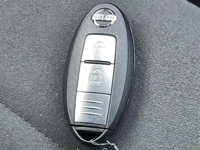日産 ノート e－パワー ニスモ 佐賀県 2018(平30)年 4.8万km ダークメタルグレー 純正メモリナビ/フルセグTV CD DVD SD Bluetooth/アラウンドビューモニター/ドライブレコーダー/ETC/低速衝突軽減ブレーキ機能/インテリジェントルームミラー/レーンキープアシスト/NISMOスポーツシート/ステアリングリモコン/純正LEDヘッドライト/前後コーナーセンサー/NISMOフロアマット/純正16インチアルミホイール/電動格納ウィンカーミラー/ドアバイザ―/プッシュスタート/スマートキー
