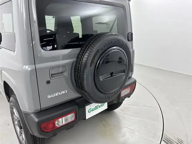 スズキ ジムニー XC 埼玉県 2025(令7)年 0.1万km未満 ミディアムグレー 登録済未使用車　/スズキセーフティサポート　/衝突被害軽減ブレーキ　/誤発信抑制機能　/車線逸脱警報機能　/標識認識機能　/先行車発進時ブザー　/クルーズコントロール　/シートヒーターＤ＋Ｎ席　/純正ＡＷ１６インチ/スマートキー/ＬＥＤヘッドライト