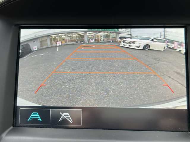 シボレー キャプティバ 愛知県 2016(平28)年 10.5万km 白 /禁煙//純正ディスプレイオーディオ//USB/BT/AUX/AppleCaPlay/ETC//革巻きステア/ステアスイッチ//クルコン/LIM/BSM/コーナーセンサー//ハーフレザーシート/パワーシート//ダウンヒルアシスト//電動パーキングブレーキ//オートライト//フロント・リアフォグ//ルーフレール//自動防眩ルームミラー//純正フロアマット//照明付きバニティミラー//新車時保証書//取扱説明書//スペアキー有