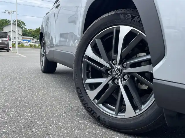 トヨタ カローラ クロス ハイブリッド Z 青森県 2023(令5)年 2万km シルバーメタリック 純正ディスプレイオーディオ/フルセグTV/CD/DVD/BT/バックカメラ、パノラミックビューモニター/前席シートヒーター/ETC2.0/トヨタセーフティセンス/アダプティブクルーズコントロール/オートマチックハイビーム/横滑り防止装置/パワーリヤゲート/ステアリングヒーター/D席パワーシート