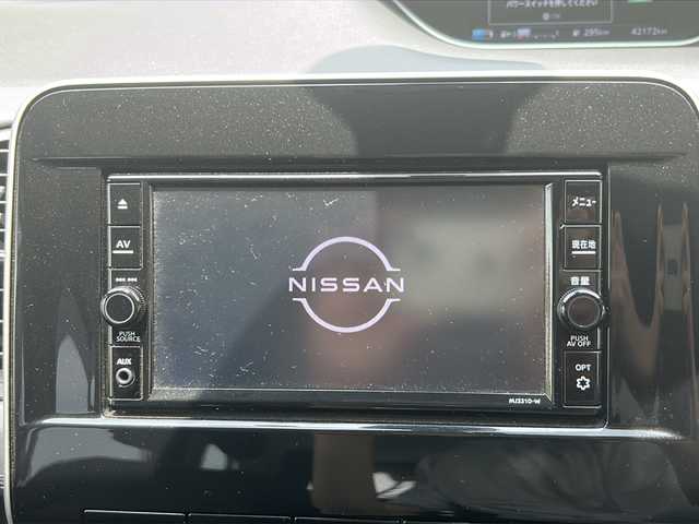 日産 セレナ e－パワー ハイウェイスター V 大阪府 2021(令3)年 4.3万km ブリリアントホワイトパール ワンオーナー/純正SDナビ/・CD/FM/AM/Bluetooth/・ワンセグテレビ/ETC/ドライブレコーダー/バックカメラ/全周囲カメラ/衝突軽減ブレーキ/レーンキープアシスト/クルーズコントロール/ブラインドスポットモニター/ドアバイザー/盗難防止装置/ステアリングリモコン/両側パワースライドドア/コーナーセンサー/LEDヘッドライト/オートライト/オートエアコン/スマートキー×1/プッシュスタート/12V電源/純正15インチアルミホイール/純正フロアマット/取扱説明書/ナビ取扱説明書/保証書