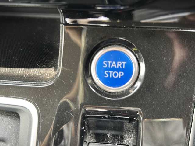 日産 セレナ e－パワー ハイウェイスター V 大阪府 2021(令3)年 4.3万km ブリリアントホワイトパール ワンオーナー/純正SDナビ/・CD/FM/AM/Bluetooth/・ワンセグテレビ/ETC/ドライブレコーダー/バックカメラ/全周囲カメラ/衝突軽減ブレーキ/レーンキープアシスト/クルーズコントロール/ブラインドスポットモニター/ドアバイザー/盗難防止装置/ステアリングリモコン/両側パワースライドドア/コーナーセンサー/LEDヘッドライト/オートライト/オートエアコン/スマートキー×1/プッシュスタート/12V電源/純正15インチアルミホイール/純正フロアマット/取扱説明書/ナビ取扱説明書/保証書