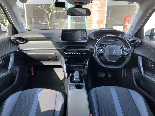 プジョー ２００８ アリュール 三重県 2020(令2)年 6.9万km 白 ♪車検R9年12月24日/♪ディスプレイオーディオ/・AppleCarPlay・AndroidAuto/・Bluetooth・USB/♪全方位モニター/♪バックカメラ/♪アクティブセーフティブレーキ/・ディスタンスアラート/・エマージェンシーブレーキ/・インテリジェントエマージェンシーブレーキアシスト/♪トラフィックサインインフォメーション/・メーターパネル表示/・道路標識の認識機能/♪アクティブクルーズコントロール/(ストップ&ゴー機能付き)/♪レーンキープアシスト/♪ドライバーアテンションアラート/♪パーキングセンサー/♪スマートキー/♪プッシュスタート/♪ハーフレザーシート/♪パドルシフト/♪ドライブレコーダー(前後）/♪ETC/♪LEDヘッドライト/♪ウインカーミラー/♪オートライト/♪オートマチックハイビーム/♪オートワイパー/♪ステアリングスイッチ/♪置くだけ充電/♪DRIVEMODE/♪ルーフレール/♪サイド/カーテンエアバック/♪純正17インチアルミ/♪フロアマット/♪ライトレベリング/♪スペアタイヤ