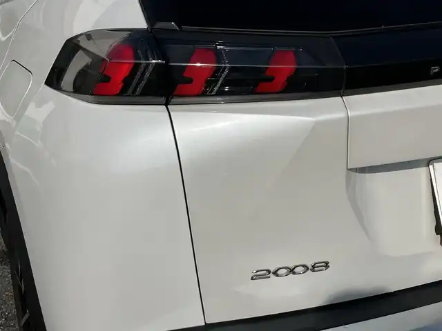 プジョー ２００８ アリュール 三重県 2020(令2)年 6.9万km 白 ♪車検R9年12月24日/♪ディスプレイオーディオ/・AppleCarPlay・AndroidAuto/・Bluetooth・USB/♪全方位モニター/♪バックカメラ/♪アクティブセーフティブレーキ/・ディスタンスアラート/・エマージェンシーブレーキ/・インテリジェントエマージェンシーブレーキアシスト/♪トラフィックサインインフォメーション/・メーターパネル表示/・道路標識の認識機能/♪アクティブクルーズコントロール/(ストップ&ゴー機能付き)/♪レーンキープアシスト/♪ドライバーアテンションアラート/♪パーキングセンサー/♪スマートキー/♪プッシュスタート/♪ハーフレザーシート/♪パドルシフト/♪ドライブレコーダー(前後）/♪ETC/♪LEDヘッドライト/♪ウインカーミラー/♪オートライト/♪オートマチックハイビーム/♪オートワイパー/♪ステアリングスイッチ/♪置くだけ充電/♪DRIVEMODE/♪ルーフレール/♪サイド/カーテンエアバック/♪純正17インチアルミ/♪フロアマット/♪ライトレベリング/♪スペアタイヤ