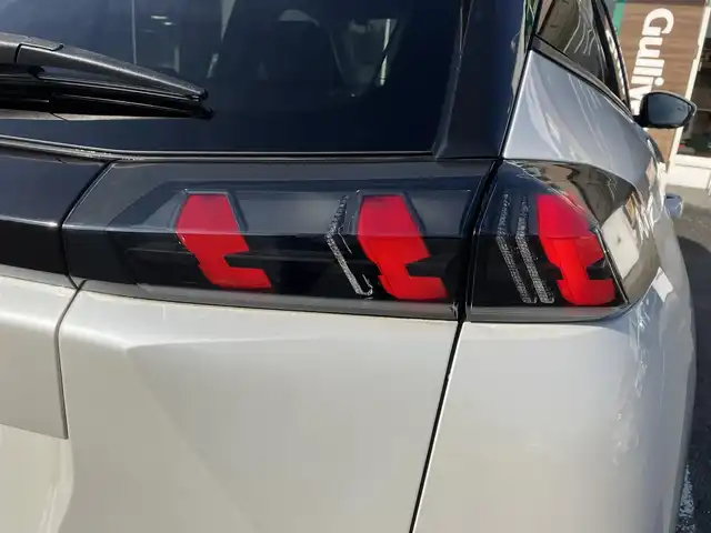 プジョー ２００８ アリュール 三重県 2020(令2)年 6.9万km 白 ♪車検R9年12月24日/♪ディスプレイオーディオ/・AppleCarPlay・AndroidAuto/・Bluetooth・USB/♪全方位モニター/♪バックカメラ/♪アクティブセーフティブレーキ/・ディスタンスアラート/・エマージェンシーブレーキ/・インテリジェントエマージェンシーブレーキアシスト/♪トラフィックサインインフォメーション/・メーターパネル表示/・道路標識の認識機能/♪アクティブクルーズコントロール/(ストップ&ゴー機能付き)/♪レーンキープアシスト/♪ドライバーアテンションアラート/♪パーキングセンサー/♪スマートキー/♪プッシュスタート/♪ハーフレザーシート/♪パドルシフト/♪ドライブレコーダー(前後）/♪ETC/♪LEDヘッドライト/♪ウインカーミラー/♪オートライト/♪オートマチックハイビーム/♪オートワイパー/♪ステアリングスイッチ/♪置くだけ充電/♪DRIVEMODE/♪ルーフレール/♪サイド/カーテンエアバック/♪純正17インチアルミ/♪フロアマット/♪ライトレベリング/♪スペアタイヤ