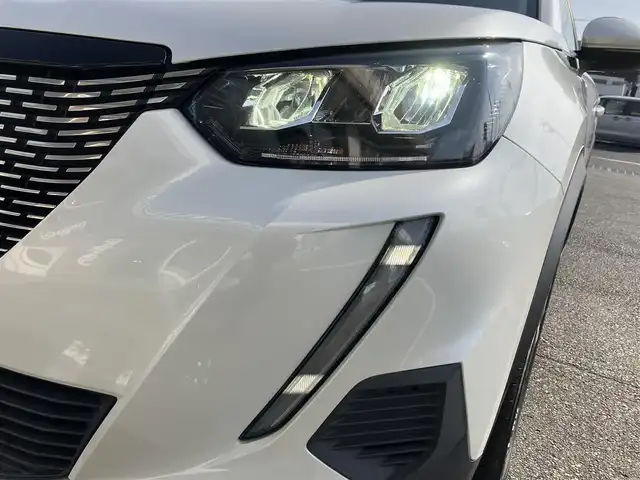 プジョー ２００８ アリュール 三重県 2020(令2)年 6.9万km 白 ♪車検R9年12月24日/♪ディスプレイオーディオ/・AppleCarPlay・AndroidAuto/・Bluetooth・USB/♪全方位モニター/♪バックカメラ/♪アクティブセーフティブレーキ/・ディスタンスアラート/・エマージェンシーブレーキ/・インテリジェントエマージェンシーブレーキアシスト/♪トラフィックサインインフォメーション/・メーターパネル表示/・道路標識の認識機能/♪アクティブクルーズコントロール/(ストップ&ゴー機能付き)/♪レーンキープアシスト/♪ドライバーアテンションアラート/♪パーキングセンサー/♪スマートキー/♪プッシュスタート/♪ハーフレザーシート/♪パドルシフト/♪ドライブレコーダー(前後）/♪ETC/♪LEDヘッドライト/♪ウインカーミラー/♪オートライト/♪オートマチックハイビーム/♪オートワイパー/♪ステアリングスイッチ/♪置くだけ充電/♪DRIVEMODE/♪ルーフレール/♪サイド/カーテンエアバック/♪純正17インチアルミ/♪フロアマット/♪ライトレベリング/♪スペアタイヤ