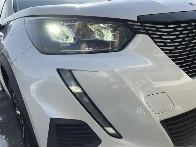 プジョー ２００８ アリュール 三重県 2020(令2)年 6.9万km 白 ♪車検R9年12月24日/♪ディスプレイオーディオ/・AppleCarPlay・AndroidAuto/・Bluetooth・USB/♪全方位モニター/♪バックカメラ/♪アクティブセーフティブレーキ/・ディスタンスアラート/・エマージェンシーブレーキ/・インテリジェントエマージェンシーブレーキアシスト/♪トラフィックサインインフォメーション/・メーターパネル表示/・道路標識の認識機能/♪アクティブクルーズコントロール/(ストップ&ゴー機能付き)/♪レーンキープアシスト/♪ドライバーアテンションアラート/♪パーキングセンサー/♪スマートキー/♪プッシュスタート/♪ハーフレザーシート/♪パドルシフト/♪ドライブレコーダー(前後）/♪ETC/♪LEDヘッドライト/♪ウインカーミラー/♪オートライト/♪オートマチックハイビーム/♪オートワイパー/♪ステアリングスイッチ/♪置くだけ充電/♪DRIVEMODE/♪ルーフレール/♪サイド/カーテンエアバック/♪純正17インチアルミ/♪フロアマット/♪ライトレベリング/♪スペアタイヤ
