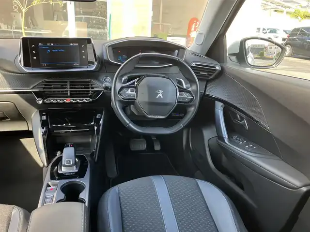 プジョー ２００８ アリュール 三重県 2020(令2)年 6.9万km 白 ♪車検R9年12月24日/♪ディスプレイオーディオ/・AppleCarPlay・AndroidAuto/・Bluetooth・USB/♪全方位モニター/♪バックカメラ/♪アクティブセーフティブレーキ/・ディスタンスアラート/・エマージェンシーブレーキ/・インテリジェントエマージェンシーブレーキアシスト/♪トラフィックサインインフォメーション/・メーターパネル表示/・道路標識の認識機能/♪アクティブクルーズコントロール/(ストップ&ゴー機能付き)/♪レーンキープアシスト/♪ドライバーアテンションアラート/♪パーキングセンサー/♪スマートキー/♪プッシュスタート/♪ハーフレザーシート/♪パドルシフト/♪ドライブレコーダー(前後）/♪ETC/♪LEDヘッドライト/♪ウインカーミラー/♪オートライト/♪オートマチックハイビーム/♪オートワイパー/♪ステアリングスイッチ/♪置くだけ充電/♪DRIVEMODE/♪ルーフレール/♪サイド/カーテンエアバック/♪純正17インチアルミ/♪フロアマット/♪ライトレベリング/♪スペアタイヤ