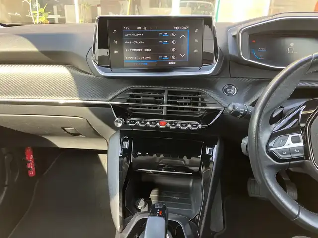 プジョー ２００８ アリュール 三重県 2020(令2)年 6.9万km 白 ♪車検R9年12月24日/♪ディスプレイオーディオ/・AppleCarPlay・AndroidAuto/・Bluetooth・USB/♪全方位モニター/♪バックカメラ/♪アクティブセーフティブレーキ/・ディスタンスアラート/・エマージェンシーブレーキ/・インテリジェントエマージェンシーブレーキアシスト/♪トラフィックサインインフォメーション/・メーターパネル表示/・道路標識の認識機能/♪アクティブクルーズコントロール/(ストップ&ゴー機能付き)/♪レーンキープアシスト/♪ドライバーアテンションアラート/♪パーキングセンサー/♪スマートキー/♪プッシュスタート/♪ハーフレザーシート/♪パドルシフト/♪ドライブレコーダー(前後）/♪ETC/♪LEDヘッドライト/♪ウインカーミラー/♪オートライト/♪オートマチックハイビーム/♪オートワイパー/♪ステアリングスイッチ/♪置くだけ充電/♪DRIVEMODE/♪ルーフレール/♪サイド/カーテンエアバック/♪純正17インチアルミ/♪フロアマット/♪ライトレベリング/♪スペアタイヤ