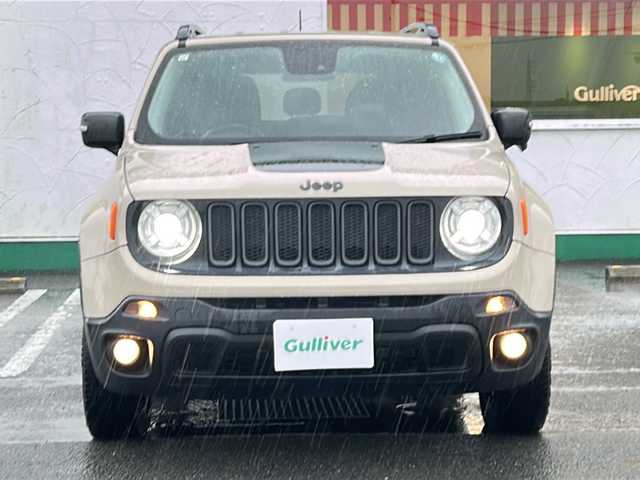 クライスラー・ジープ ジープ レネゲード トレイルホーク 徳島県 2017(平29)年 8.6万km ベージュ 社外8型ナビ　AVIC-RL900/（ラジオ/DISC/USB/フルセグ/BT）/バックカメラ/ビルトインETC/クルーズコントロール/前後コーナーセンサー/LEDヘッドライト/純正17インチアルミホイール/ステアリングリモコン/自動パーキングブレーキ/フォグライト/ルーフレール/純正フロアマット/スペアキー/プッシュスタート