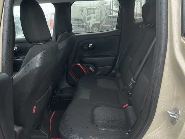 クライスラー・ジープ ジープ レネゲード トレイルホーク 徳島県 2017(平29)年 8.6万km ベージュ 社外8型ナビ　AVIC-RL900/（ラジオ/DISC/USB/フルセグ/BT）/バックカメラ/ビルトインETC/クルーズコントロール/前後コーナーセンサー/LEDヘッドライト/純正17インチアルミホイール/ステアリングリモコン/自動パーキングブレーキ/フォグライト/ルーフレール/純正フロアマット/スペアキー/プッシュスタート