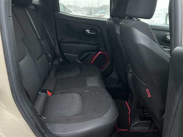 クライスラー・ジープ ジープ レネゲード トレイルホーク 徳島県 2017(平29)年 8.6万km ベージュ 社外8型ナビ　AVIC-RL900/（ラジオ/DISC/USB/フルセグ/BT）/バックカメラ/ビルトインETC/クルーズコントロール/前後コーナーセンサー/LEDヘッドライト/純正17インチアルミホイール/ステアリングリモコン/自動パーキングブレーキ/フォグライト/ルーフレール/純正フロアマット/スペアキー/プッシュスタート