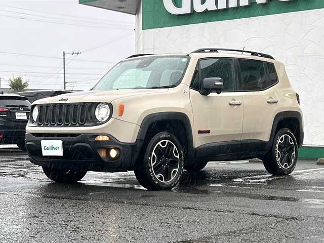 クライスラー・ジープ ジープ レネゲード トレイルホーク 徳島県 2017(平29)年 8.6万km ベージュ 社外8型ナビ　AVIC-RL900/（ラジオ/DISC/USB/フルセグ/BT）/バックカメラ/ビルトインETC/クルーズコントロール/前後コーナーセンサー/LEDヘッドライト/純正17インチアルミホイール/ステアリングリモコン/自動パーキングブレーキ/フォグライト/ルーフレール/純正フロアマット/スペアキー/プッシュスタート