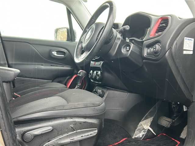 クライスラー・ジープ ジープ レネゲード トレイルホーク 徳島県 2017(平29)年 8.6万km ベージュ 社外8型ナビ　AVIC-RL900/（ラジオ/DISC/USB/フルセグ/BT）/バックカメラ/ビルトインETC/クルーズコントロール/前後コーナーセンサー/LEDヘッドライト/純正17インチアルミホイール/ステアリングリモコン/自動パーキングブレーキ/フォグライト/ルーフレール/純正フロアマット/スペアキー/プッシュスタート