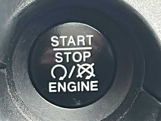 クライスラー・ジープ ジープ レネゲード トレイルホーク 徳島県 2017(平29)年 8.6万km ベージュ 社外8型ナビ　AVIC-RL900/（ラジオ/DISC/USB/フルセグ/BT）/バックカメラ/ビルトインETC/クルーズコントロール/前後コーナーセンサー/LEDヘッドライト/純正17インチアルミホイール/ステアリングリモコン/自動パーキングブレーキ/フォグライト/ルーフレール/純正フロアマット/スペアキー/プッシュスタート