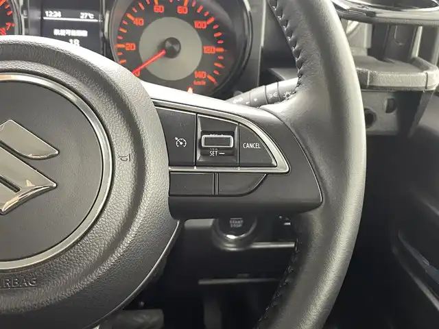 スズキ ジムニー XC 熊本県 2021(令3)年 4万km ピュアホワイトP ＤＡＭＤｌｉｔｔｌｅＧ　ＳＴＡＮＤＡＲＤコンプリートキット/4WD/社外ナビMDV-D306W（ＣＤ・ＤＶＤ・フルセグ・ＢＴ）/バックカメラ　/社外前方ドライブレコーダー　/クルーズコントロール/ビルトインＥＴＣ　/前席シートヒーター　　/衝突軽減ブレーキ　/横滑り防止/ダウンヒルアシスト/ミラーヒーター/オートライト/LEDヘッドライト/フォグライト/スマートキー/プッシュスタート/スペアキー１本/保証書/取扱説明書
