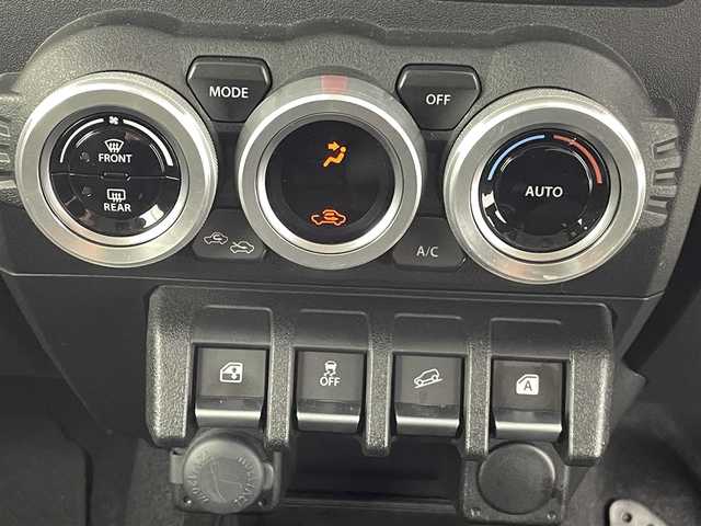 スズキ ジムニー XC 熊本県 2021(令3)年 4万km ピュアホワイトP ＤＡＭＤｌｉｔｔｌｅＧ　ＳＴＡＮＤＡＲＤコンプリートキット/4WD/社外ナビMDV-D306W（ＣＤ・ＤＶＤ・フルセグ・ＢＴ）/バックカメラ　/社外前方ドライブレコーダー　/クルーズコントロール/ビルトインＥＴＣ　/前席シートヒーター　　/衝突軽減ブレーキ　/横滑り防止/ダウンヒルアシスト/ミラーヒーター/オートライト/LEDヘッドライト/フォグライト/スマートキー/プッシュスタート/スペアキー１本/保証書/取扱説明書