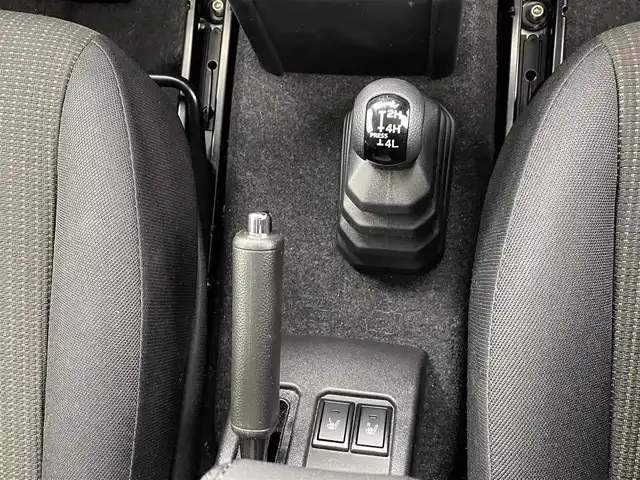 スズキ ジムニー XC 熊本県 2021(令3)年 4万km ピュアホワイトP ＤＡＭＤｌｉｔｔｌｅＧ　ＳＴＡＮＤＡＲＤコンプリートキット/4WD/社外ナビMDV-D306W（ＣＤ・ＤＶＤ・フルセグ・ＢＴ）/バックカメラ　/社外前方ドライブレコーダー　/クルーズコントロール/ビルトインＥＴＣ　/前席シートヒーター　　/衝突軽減ブレーキ　/横滑り防止/ダウンヒルアシスト/ミラーヒーター/オートライト/LEDヘッドライト/フォグライト/スマートキー/プッシュスタート/スペアキー１本/保証書/取扱説明書