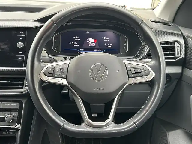 フォルクスワーゲン ＶＷ Ｔ－クロス TSI アクティブ 埼玉県 2021(令3)年 6万km ピュアホワイト ワンオーナー/純正メモリナビ(AM/FM/Bluetooth)/バックカメラ/純正ビルトインETC2.0/クルーズコントロール追従有/パークディスタンスコントロール/パーキングアシスト/アイドリングストップ/コーナーセンサー前後/オートライト/オートエアコン/プッシュスタートボタン/スマートキー×1/パワーステアリング/パワーウィンドウ/ルーフレール/本革巻きステアリング/純正16インチアルミホイール/12V充電器/純正フロアマット/ステアリングリモコン/トノカバー/車両取扱説明書/保証書