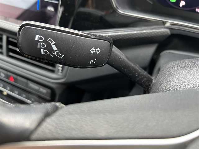 フォルクスワーゲン ＶＷ Ｔ－クロス TSI アクティブ 埼玉県 2021(令3)年 6万km ピュアホワイト ワンオーナー/純正メモリナビ(AM/FM/Bluetooth)/バックカメラ/純正ビルトインETC2.0/クルーズコントロール追従有/パークディスタンスコントロール/パーキングアシスト/アイドリングストップ/コーナーセンサー前後/オートライト/オートエアコン/プッシュスタートボタン/スマートキー×1/パワーステアリング/パワーウィンドウ/ルーフレール/本革巻きステアリング/純正16インチアルミホイール/12V充電器/純正フロアマット/ステアリングリモコン/トノカバー/車両取扱説明書/保証書