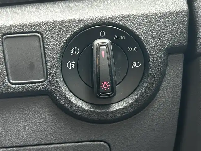 フォルクスワーゲン ＶＷ Ｔ－クロス TSI アクティブ 埼玉県 2021(令3)年 6万km ピュアホワイト ワンオーナー/純正メモリナビ(AM/FM/Bluetooth)/バックカメラ/純正ビルトインETC2.0/クルーズコントロール追従有/パークディスタンスコントロール/パーキングアシスト/アイドリングストップ/コーナーセンサー前後/オートライト/オートエアコン/プッシュスタートボタン/スマートキー×1/パワーステアリング/パワーウィンドウ/ルーフレール/本革巻きステアリング/純正16インチアルミホイール/12V充電器/純正フロアマット/ステアリングリモコン/トノカバー/車両取扱説明書/保証書