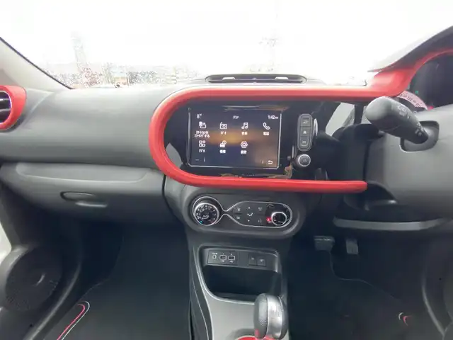 ルノー トゥインゴ インテンス 福岡県 2022(令4)年 1.1万km 赤 ・1オーナー/・クルーズコントロール/・USB/Bluetooth/AppleCarPlay/・バックカメラ/・ハーフレザーシート/シートヒーター/・社外ドライブレコーダー/・社外ETC/・純正16AW/・パーキングアシスト/・アイドリングストップ/・スペアキー/・レーンキープアシスト/・オートライト