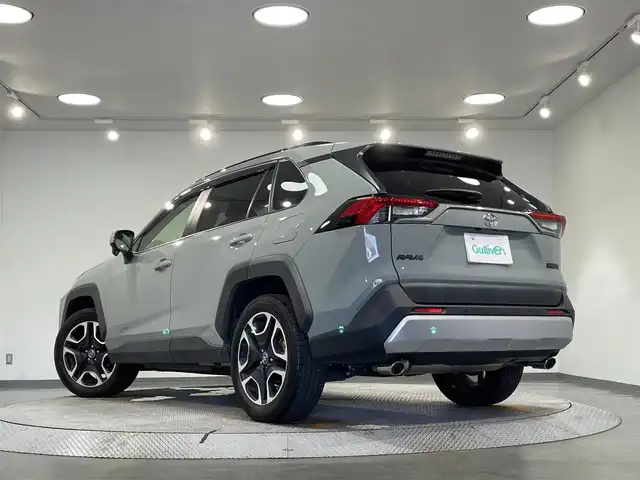 トヨタ ＲＡＶ４ アドベンチャー 愛知県 2019(令1)年 3.4万km アーバンカーキ 純正９インチナビ　/（Bluetooth/フルセグTV/SD/FM/AM/CD・DVD再生)/電動バックドア　/シートベンチレーション　/トヨタセーフティセンス　/　　-レーダークルーズコントロール　/　　-プリクラッシュセーフティ/　　-レーントレーニングアシスト（LTA)/　　-オートマチックハイビーム（AHB)/　　-ロードサインアシスト/ブラインドスポットモニター/クリアランスソナー/ビルトインＥＴＣ　/シートヒーター　/ステアリングヒーター/バックカメラ　/D席パワーシート　/ルーフレール　/LEDヘッドライト/フォグランプ/USB接続/プッシュスタート/　　-スマートキー/純正フロアマット/スペアタイヤ有