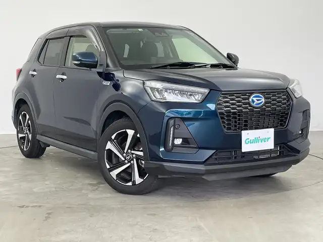 ダイハツ ロッキー プレミアム G HEV 新潟県 2022(令4)年 4.4万km レーザーブルークリスタルシャイン 9インチALPINEメモリナビ/　フルセグTV/Bluetooth/CD/DVD/スマートアシスト/・アダプティブクルーズコントロール/・レーンキープコントロール/・車線逸脱警報機能/・路側逸脱警報機能/・ふらつき警報/・ブラインドスポットモニター/・リヤクロストラフィックアラート/・スマートパノラマパーキングアシスト/・前後コーナーセンサー/・パノラマモニター/・誤発進抑制制御機能/・衝突回避支援ブレーキ機能/・先行車発進お知らせ機能/・標識認識機能/・アダプティブドライビングビーム/ハーフレザーシート/前席シートヒーター/ドライブレコーダー/ビルトインETC2.0/LEDヘッドライト/オートライト/レザーステアリング/ステアリングスイッチ