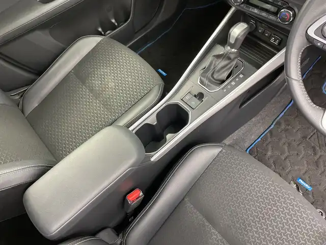 ダイハツ ロッキー プレミアム G HEV 新潟県 2022(令4)年 4.4万km レーザーブルークリスタルシャイン 9インチALPINEメモリナビ/　フルセグTV/Bluetooth/CD/DVD/スマートアシスト/・アダプティブクルーズコントロール/・レーンキープコントロール/・車線逸脱警報機能/・路側逸脱警報機能/・ふらつき警報/・ブラインドスポットモニター/・リヤクロストラフィックアラート/・スマートパノラマパーキングアシスト/・前後コーナーセンサー/・パノラマモニター/・誤発進抑制制御機能/・衝突回避支援ブレーキ機能/・先行車発進お知らせ機能/・標識認識機能/・アダプティブドライビングビーム/ハーフレザーシート/前席シートヒーター/ドライブレコーダー/ビルトインETC2.0/LEDヘッドライト/オートライト/レザーステアリング/ステアリングスイッチ