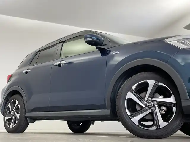 ダイハツ ロッキー プレミアム G HEV 新潟県 2022(令4)年 4.4万km レーザーブルークリスタルシャイン 9インチALPINEメモリナビ/　フルセグTV/Bluetooth/CD/DVD/スマートアシスト/・アダプティブクルーズコントロール/・レーンキープコントロール/・車線逸脱警報機能/・路側逸脱警報機能/・ふらつき警報/・ブラインドスポットモニター/・リヤクロストラフィックアラート/・スマートパノラマパーキングアシスト/・前後コーナーセンサー/・パノラマモニター/・誤発進抑制制御機能/・衝突回避支援ブレーキ機能/・先行車発進お知らせ機能/・標識認識機能/・アダプティブドライビングビーム/ハーフレザーシート/前席シートヒーター/ドライブレコーダー/ビルトインETC2.0/LEDヘッドライト/オートライト/レザーステアリング/ステアリングスイッチ