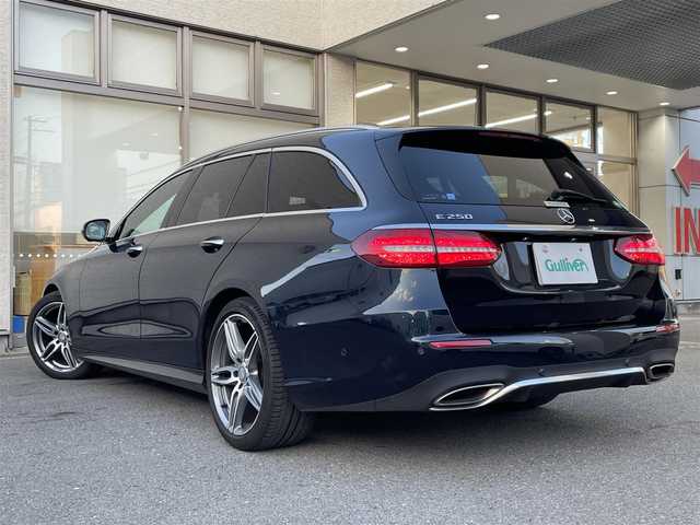 メルセデス・ベンツ Ｅ２５０ SW アバンギャルド スポーツ 大阪府 2017(平29)年 13.9万km カライトグリーン ＡＭＧラインパッケージ/ワンオーナ／/Ｂｕｒｍｅｓｔｅｒサウンド/純正オーディオナビ/（Bluetooth ／フルセグ／SD）/メモリシート/ヒートシータ/前席パワーシート/電動リアゲート/アラウンドビューモニター/ブラインドスポットモニター/ヘッドアップディスプレイ/レーダ探知機/レーダークルーズコントロール/横滑り防止装置/レーンキープアシスト/前後コーナーセンサー/アイドリングストップ/盗難防止装置/ETC/純正フロアマット/純正19インチアルミホイール/プッシュスタート/取扱説明書