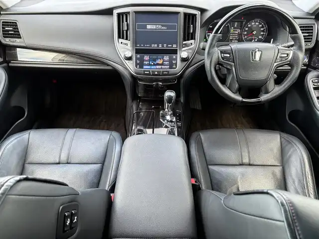 トヨタ クラウン ハイブリッド アスリートS 佐賀県 2015(平27)年 10.7万km ホワイトパールクリスタルシャイン 純正SDダブルディスプレイナビ/・フルセグTV/CD/DVD/SD/USB/Bluetooth/バックカメラ/前後ドライブレコーダー/ビルトインETC/クルーズコントロール/ブラックレザーシート/DN席パワーシート/シートヒーター/シートベンチレーション/ISOFIX対応/革巻きステアリング/ステアリングヒーター/ステアリングリモコン/純正18インチアルミホイール/純正LEDヘッドライト/純正LEDフォグランプ/純正フロアマット/純正ドアバイザ―/新車保証書/取扱説明書/スペアキー１本