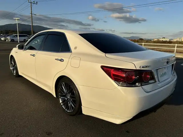 トヨタ クラウン ハイブリッド アスリートS 佐賀県 2015(平27)年 10.7万km ホワイトパールクリスタルシャイン 純正SDダブルディスプレイナビ/・フルセグTV/CD/DVD/SD/USB/Bluetooth/バックカメラ/前後ドライブレコーダー/ビルトインETC/クルーズコントロール/ブラックレザーシート/DN席パワーシート/シートヒーター/シートベンチレーション/ISOFIX対応/革巻きステアリング/ステアリングヒーター/ステアリングリモコン/純正18インチアルミホイール/純正LEDヘッドライト/純正LEDフォグランプ/純正フロアマット/純正ドアバイザ―/新車保証書/取扱説明書/スペアキー１本