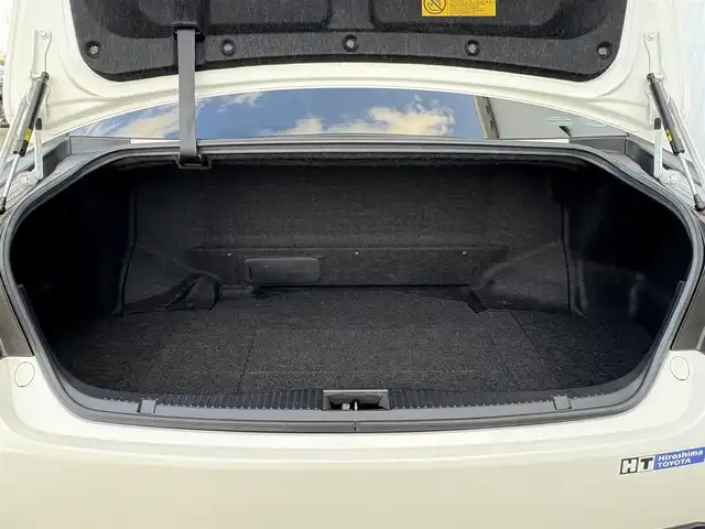 トヨタ クラウン ハイブリッド アスリートS 佐賀県 2015(平27)年 10.7万km ホワイトパールクリスタルシャイン 純正SDダブルディスプレイナビ/・フルセグTV/CD/DVD/SD/USB/Bluetooth/バックカメラ/前後ドライブレコーダー/ビルトインETC/クルーズコントロール/ブラックレザーシート/DN席パワーシート/シートヒーター/シートベンチレーション/ISOFIX対応/革巻きステアリング/ステアリングヒーター/ステアリングリモコン/純正18インチアルミホイール/純正LEDヘッドライト/純正LEDフォグランプ/純正フロアマット/純正ドアバイザ―/新車保証書/取扱説明書/スペアキー１本