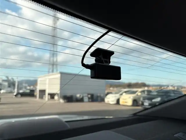 トヨタ クラウン ハイブリッド アスリートS 佐賀県 2015(平27)年 10.7万km ホワイトパールクリスタルシャイン 純正SDダブルディスプレイナビ/・フルセグTV/CD/DVD/SD/USB/Bluetooth/バックカメラ/前後ドライブレコーダー/ビルトインETC/クルーズコントロール/ブラックレザーシート/DN席パワーシート/シートヒーター/シートベンチレーション/ISOFIX対応/革巻きステアリング/ステアリングヒーター/ステアリングリモコン/純正18インチアルミホイール/純正LEDヘッドライト/純正LEDフォグランプ/純正フロアマット/純正ドアバイザ―/新車保証書/取扱説明書/スペアキー１本