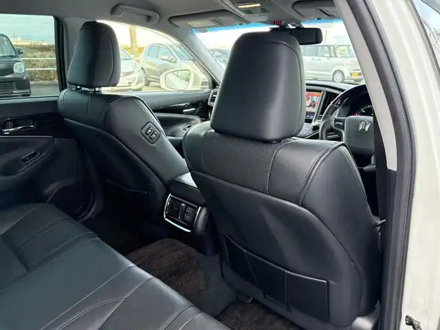 トヨタ クラウン ハイブリッド アスリートS 佐賀県 2015(平27)年 10.7万km ホワイトパールクリスタルシャイン 純正SDダブルディスプレイナビ/・フルセグTV/CD/DVD/SD/USB/Bluetooth/バックカメラ/前後ドライブレコーダー/ビルトインETC/クルーズコントロール/ブラックレザーシート/DN席パワーシート/シートヒーター/シートベンチレーション/ISOFIX対応/革巻きステアリング/ステアリングヒーター/ステアリングリモコン/純正18インチアルミホイール/純正LEDヘッドライト/純正LEDフォグランプ/純正フロアマット/純正ドアバイザ―/新車保証書/取扱説明書/スペアキー１本