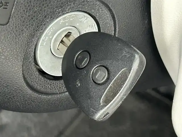 ダイハツ ミラ イース X SAⅢ 道央・札幌 2020(令2)年 2.8万km ブライトシルバーメタリック ・４WD/・ケンウッド製メモリーナビ/　CD/DVD/SD/USB/AUX/・バックカメラ/・ETC/・ドライブレコーダー前方＋室内/・スマートアシストIII/・衝突被害軽減ブレーキ/・レーンキープアシスト/・クリアランスソナー前後/・アイドリングストップ/・横滑り防止装置/・セキュリティアラーム/・オートマチックハイビーム/・ヘッドランプレベライザー/・LEDヘッドライト/・社外フロアマット/・ドアバイザー/・リモコンキー