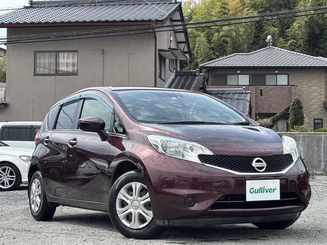 日産 ノート X DIG－S 熊本県 2016(平28)年 9.6万km フランボワーズレッド 社外ナビ（AVN-Z05i）/【フルセグ/CD/DVD/Bluetooth/ラジオ】/バックカメラ/エマージェンシーブレーキ/車線逸脱警報/アイドリングストップ/横滑り防止機能/オートライト/フォグランプ/純正フロアマット/純正ドアバイザー/ISOFIX/保証書/取扱説明書