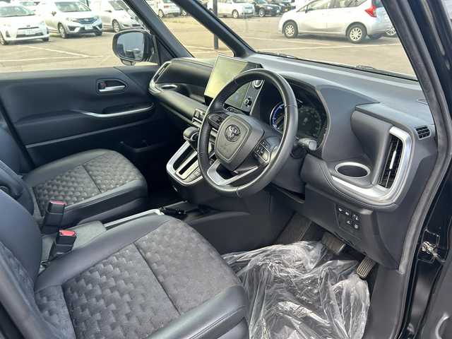 トヨタ ヴォクシー ハイブリッド S－Z 道南・函館 2023(令5)年 3.4万km アティチュードブラックマイカ ・純正ディスプレイオーディオ/・フルセグTV/・純正エンジンスターター/・バックカメラ/・純正フリップダウンモニター/・両側パワースライドドア/・ETC/・ハーフレザーシート/・前席シートヒーター/・プリクラッシュセーフティ/・レーンキープアシスト/・レーダークルーズコントロール/・クリアランスソナー/・オートマチックハイビーム/・ワンオーナー/・寒冷地仕様/・ワイパーデアイサー/・LEDヘッドライト/・オートライト/・スマートキー/・エンジンプッシュスタート