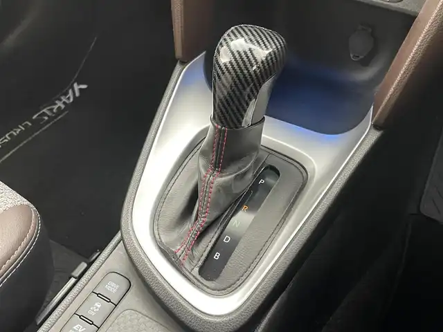 トヨタ ヤリスクロス ハイブリッド Z 愛知県 2021(令3)年 3.3万km ブラックマイカ/ブラスゴールドメタリック 2トーン ディスプレイオーディオ　/アラウンドビューモニター　/追従クルコン　/ビルトＥＴＣ　/シートヒーター　/ハーフレザー　/パワーシート　/ステアリングヒーター　/オートハイビーム　/USB/フルセグTV/スマートキー/ルーフレール　/保証書　/記録簿