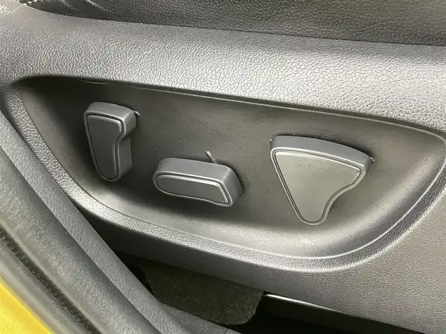 トヨタ ヤリスクロス ハイブリッド Z 愛知県 2021(令3)年 3.3万km ブラックマイカ/ブラスゴールドメタリック 2トーン ディスプレイオーディオ　/アラウンドビューモニター　/追従クルコン　/ビルトＥＴＣ　/シートヒーター　/ハーフレザー　/パワーシート　/ステアリングヒーター　/オートハイビーム　/USB/フルセグTV/スマートキー/ルーフレール　/保証書　/記録簿