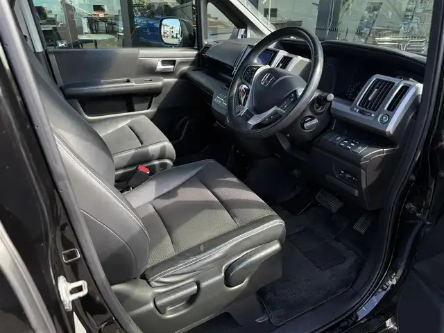 ホンダ ステップワゴン スパーダ Z クールスピリット 栃木県 2012(平24)年 8.4万km プレミアムスパークルブラックパール 社外8インチナビ/フルセグTV走行中OK/DVD再生機能/Bluetoothオーディオ/バックカメラ/ステアリングリモコン/リモコン付きフリップダウンモニター/両側パワスラ/ビルトインETC/パドルシフト/ハーフレザーシート/スマートキー×2