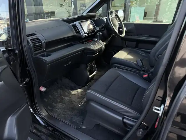 ホンダ ステップワゴン スパーダ Z クールスピリット 栃木県 2012(平24)年 8.4万km プレミアムスパークルブラックパール 社外8インチナビ/フルセグTV走行中OK/DVD再生機能/Bluetoothオーディオ/バックカメラ/ステアリングリモコン/リモコン付きフリップダウンモニター/両側パワスラ/ビルトインETC/パドルシフト/ハーフレザーシート/スマートキー×2