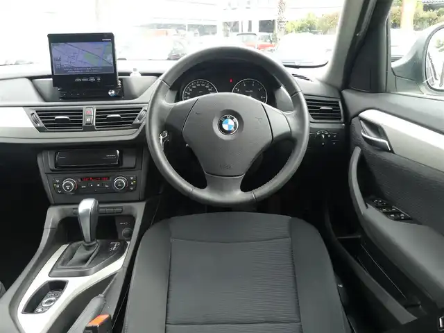ＢＭＷ Ｘ１ 千葉県 2012(平24)年 4.4万km アルピンホワイトⅢ 社外HDDナビ/地デジTV/【DVD/CD再生機能　Bluetooth接続】/バックカメラ/ETC/HID/純正17インチアルミホイル/サイド/カーテンエアバッグ/キーレス