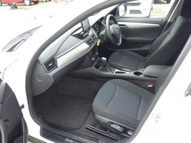 ＢＭＷ Ｘ１ 千葉県 2012(平24)年 4.4万km アルピンホワイトⅢ 社外HDDナビ/地デジTV/【DVD/CD再生機能　Bluetooth接続】/バックカメラ/ETC/HID/純正17インチアルミホイル/サイド/カーテンエアバッグ/キーレス