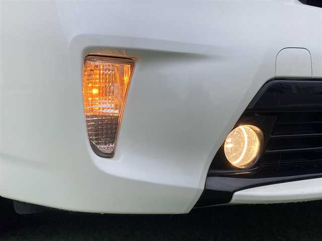 トヨタ プリウス S 香川県 2014(平26)年 10.4万km ホワイトパールクリスタルシャイン 登録時走行距離：103720km/アルパイン9型ナビ/　CD DVD BT フルセグTV/バックカメラ/ETC/ドライブレコーダー/ロクサーニスポーツ17インチアルミ/HIDヘッドライト/オートライト/フォグランプ/PWオールオート/ドアバイザー/フロアマット/ステアリングスイッチ/プッシュスタート/スマートキー/スペアキー