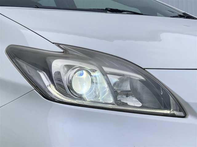 トヨタ プリウス S 香川県 2014(平26)年 10.4万km ホワイトパールクリスタルシャイン 登録時走行距離：103720km/アルパイン9型ナビ/　CD DVD BT フルセグTV/バックカメラ/ETC/ドライブレコーダー/ロクサーニスポーツ17インチアルミ/HIDヘッドライト/オートライト/フォグランプ/PWオールオート/ドアバイザー/フロアマット/ステアリングスイッチ/プッシュスタート/スマートキー/スペアキー